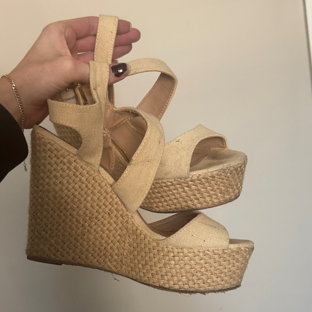 Stylish Tan Steve Madden Platform Wedge Sandals